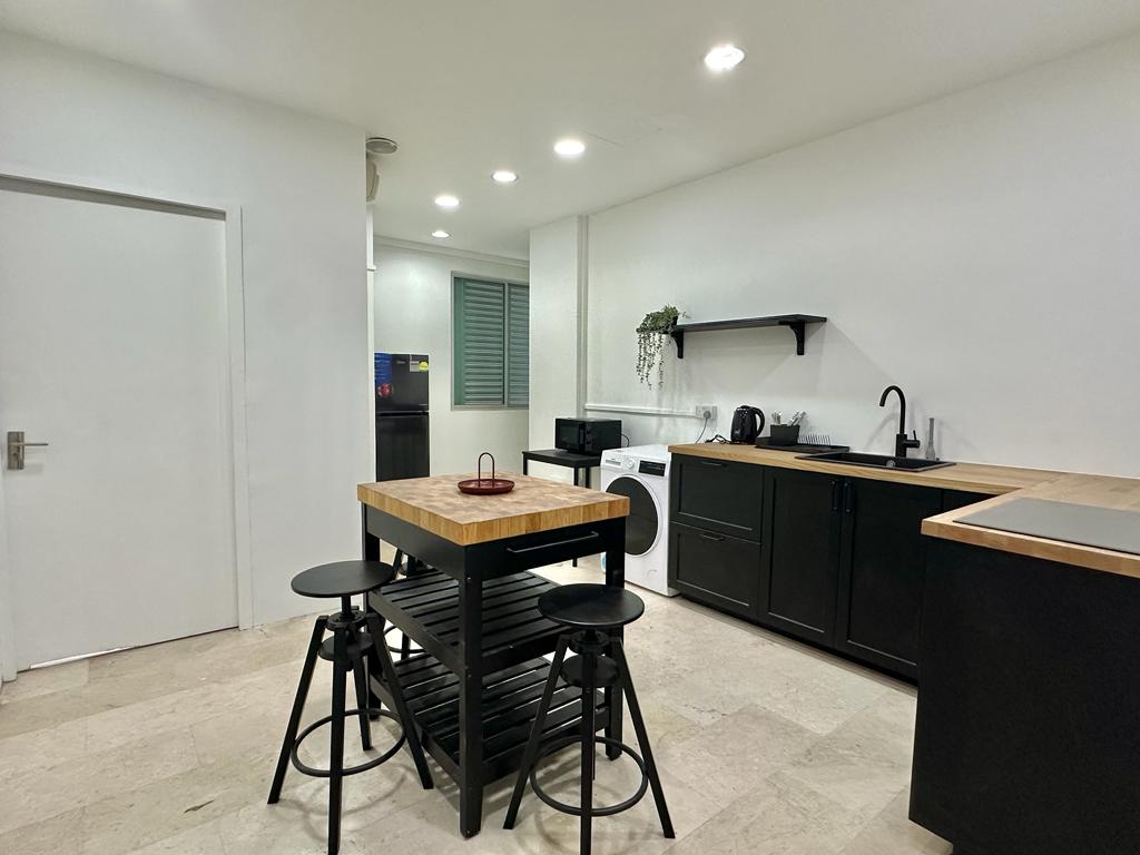 6.jpeg - 18 ROBERTS LANE