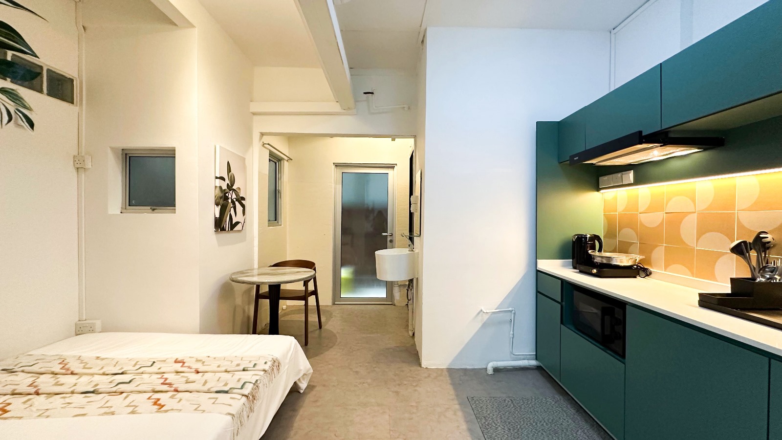 5-2.jpeg - HOLLYWOOD